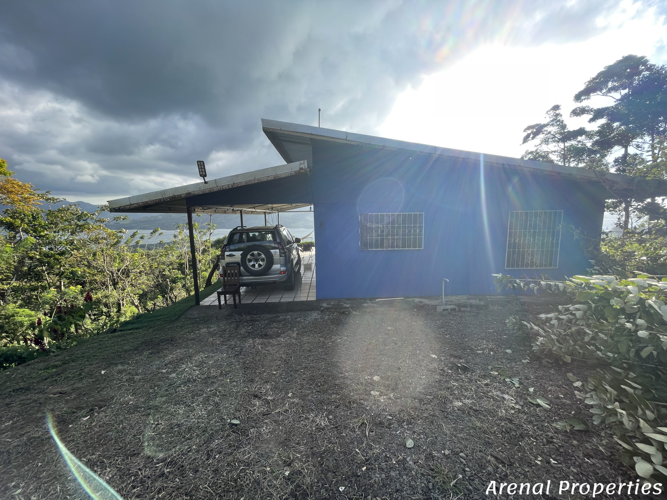 Off-Grid 3-Bedroom Home with Stunning Lake Views – Between Nuevo Arenal and La Unión