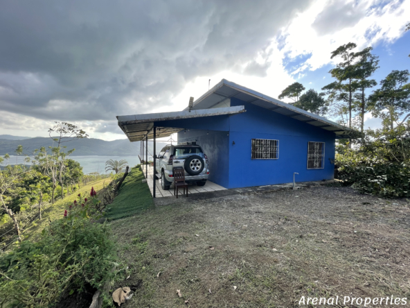 Off-Grid 3-Bedroom Home with Stunning Lake Views – Between Nuevo Arenal and La Unión