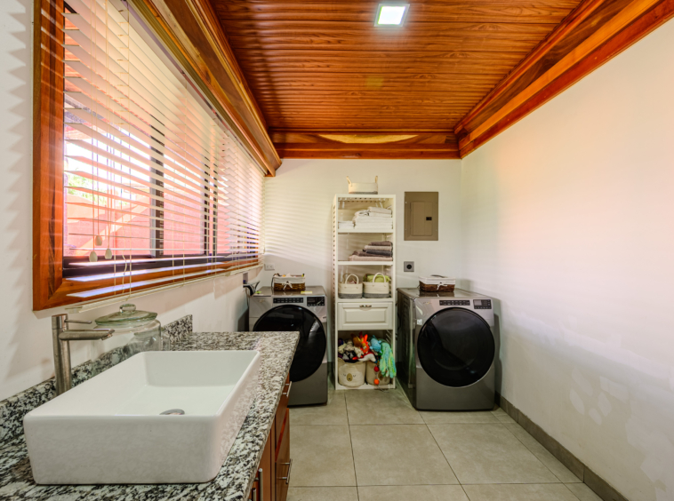 Renovated 2-Bedroom Home with Mountain Views and Turnkey Comfort in Sabalito APMLS045