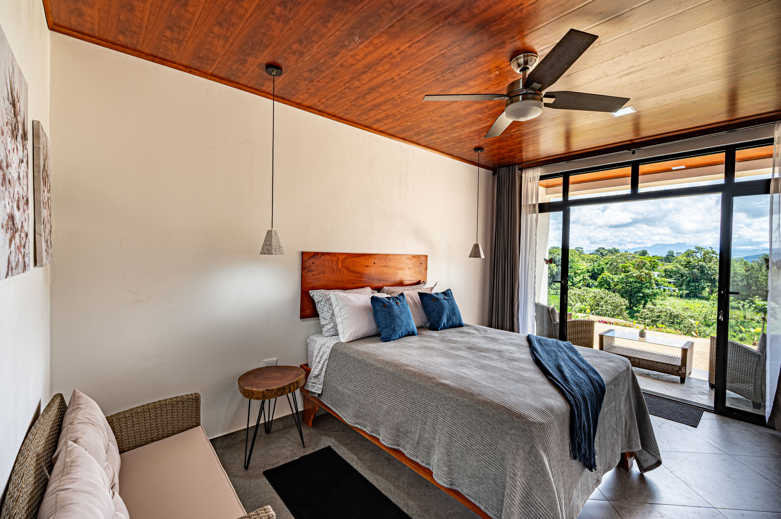 Lakefront Bed & Breakfast — Turnkey, Views, and True Lake Access Nuevo Arenal APMLS0043