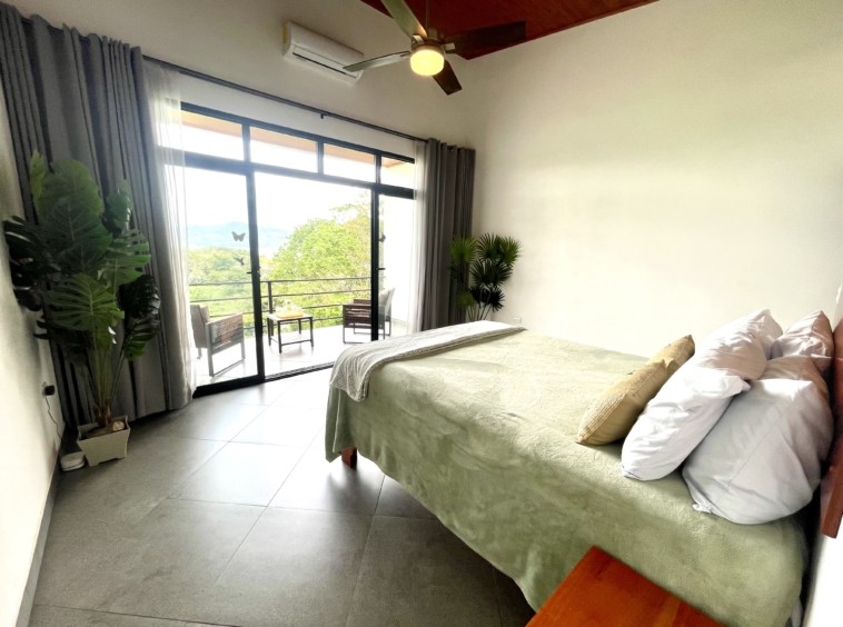Lakefront Bed & Breakfast — Turnkey, Views, and True Lake Access Nuevo Arenal APMLS0043