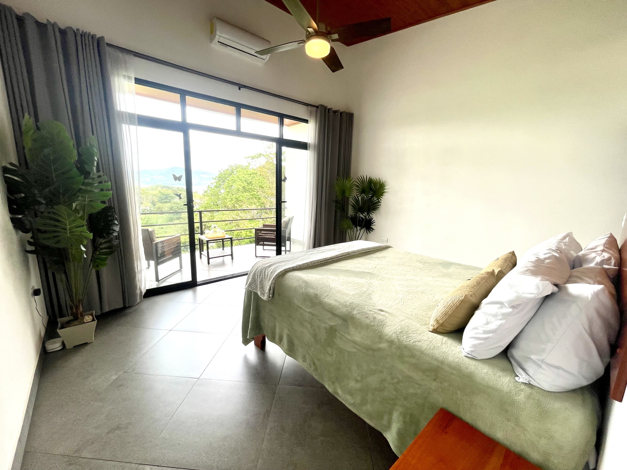Lakefront Bed & Breakfast — Turnkey, Views, and True Lake Access Nuevo Arenal APMLS0043