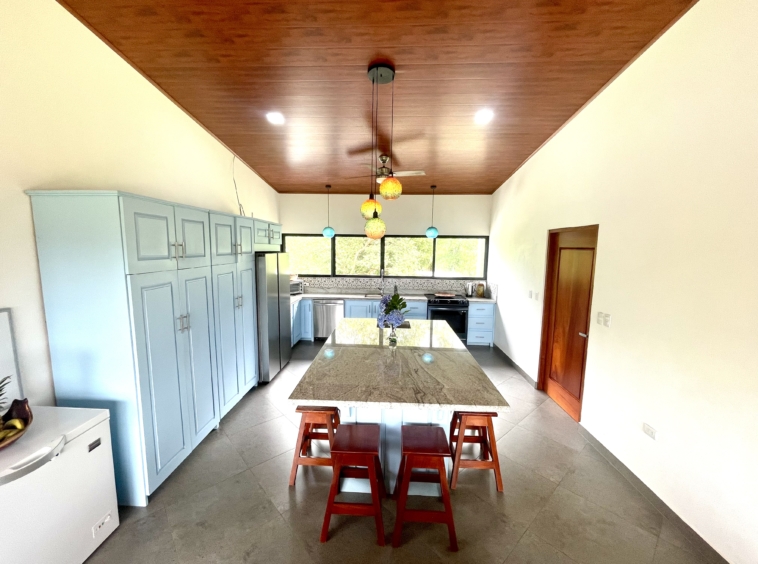 Lakefront Bed & Breakfast — Turnkey, Views, and True Lake Access Nuevo Arenal APMLS0043
