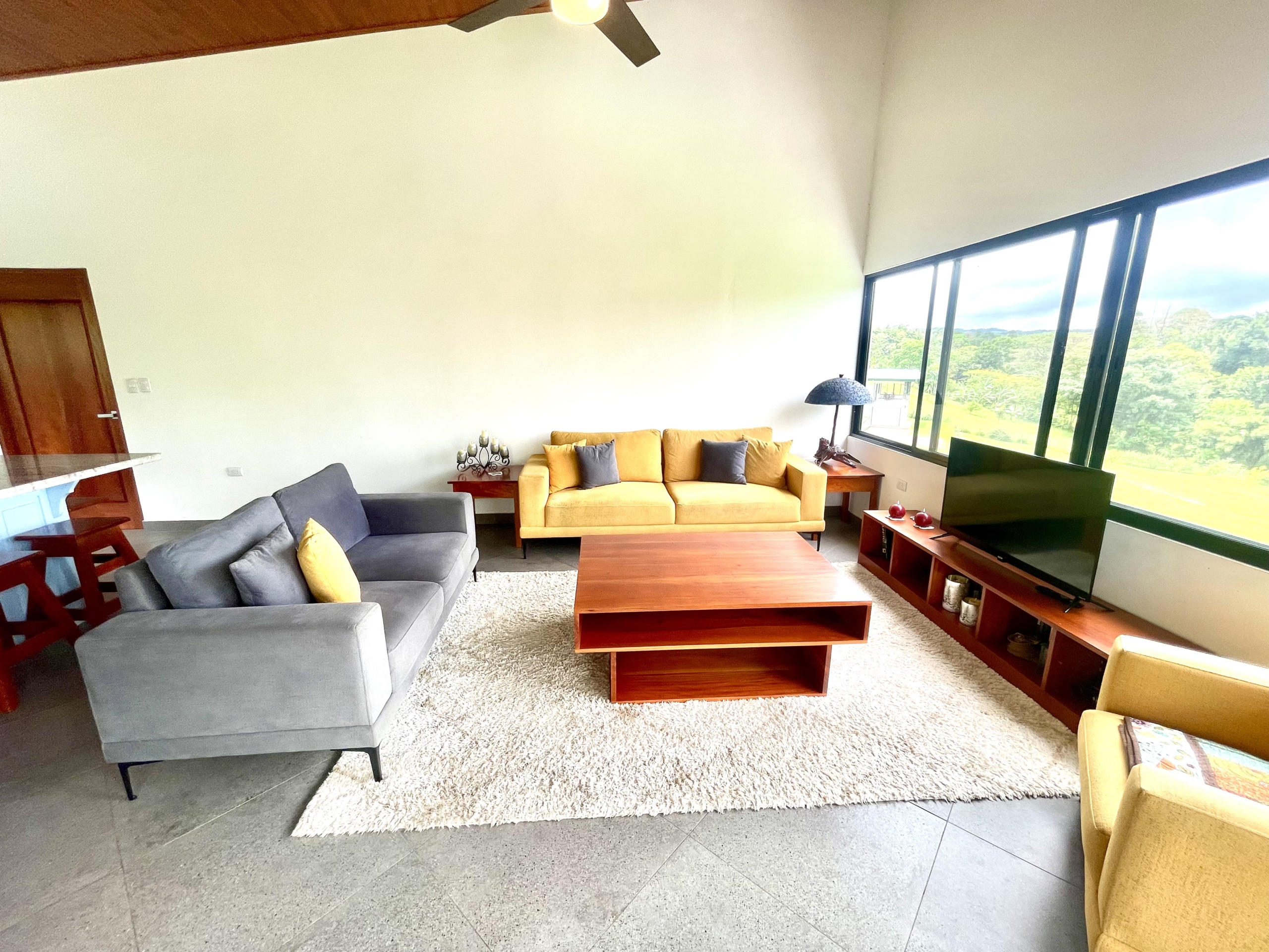 Lakefront Bed & Breakfast — Turnkey, Views, and True Lake Access Nuevo Arenal APMLS0043