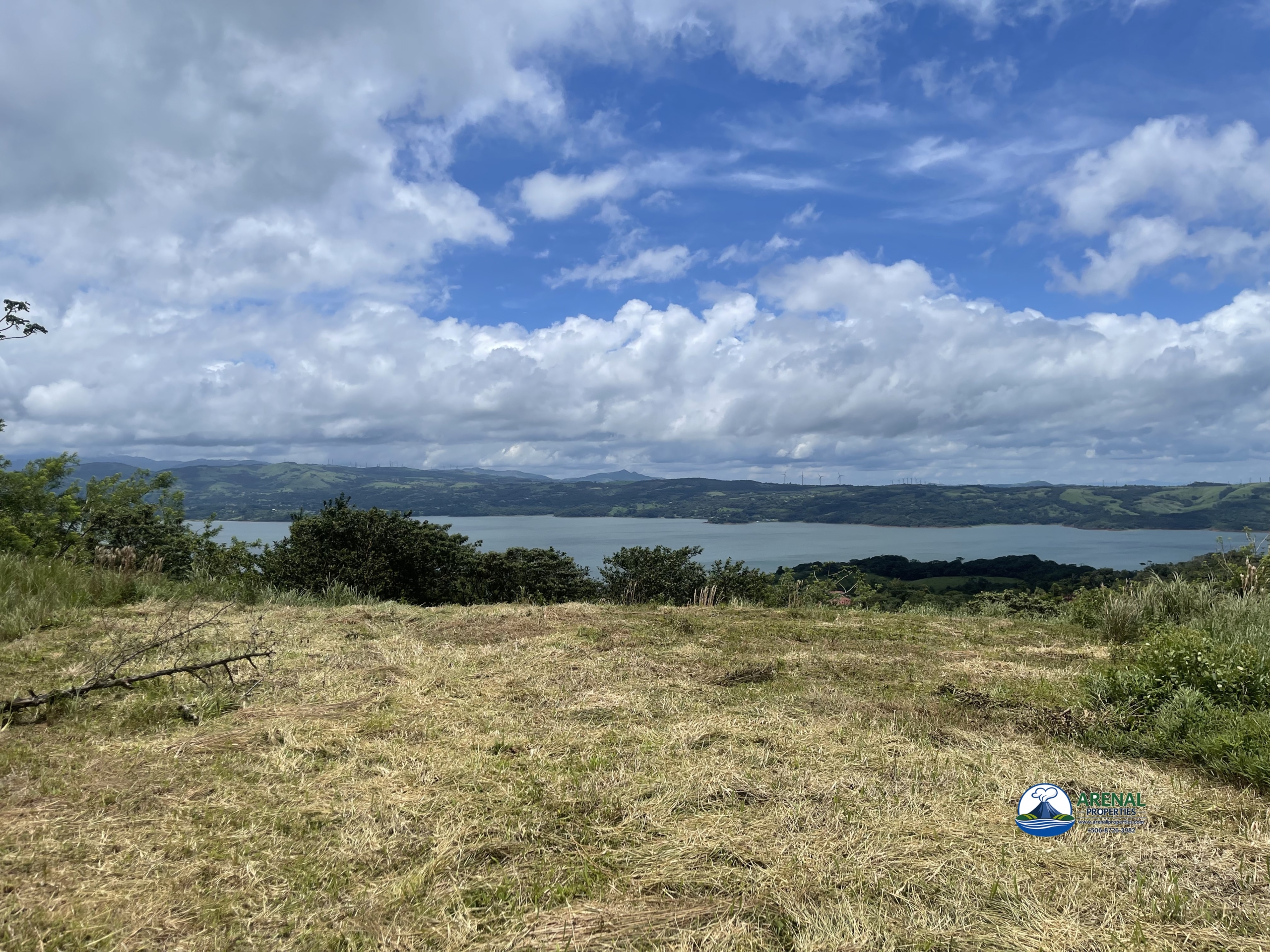 Stunning 5,000 m² Lake View Lot in El Aguacate (Nuevo Arenal) Approved House Plans