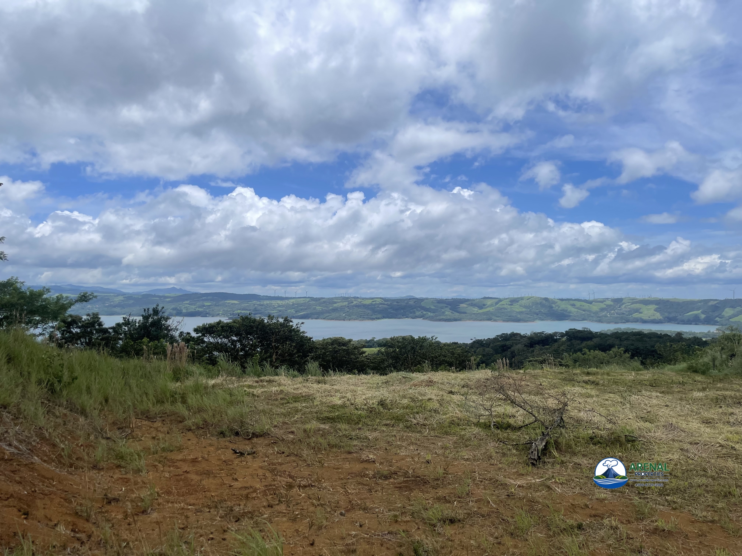 Stunning 5,000 m² Lake View Lot in El Aguacate (Nuevo Arenal) Approved House Plans